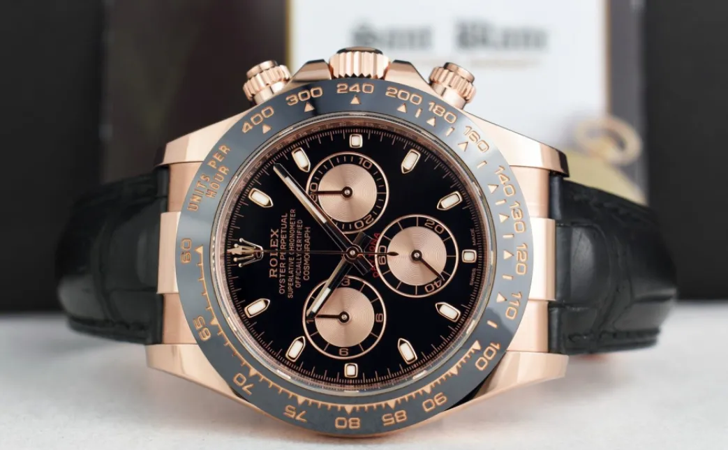 rolex_kt_rose_gold_dayton_2-3.webp Men's Watches | Racing Professional Watches | Sant Blanc ROLEX 18kt Rose Gold Daytona Leather Strap Black Panda Model 116515 LN